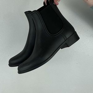 Aldo Black Chelsea Boots Size 7.5